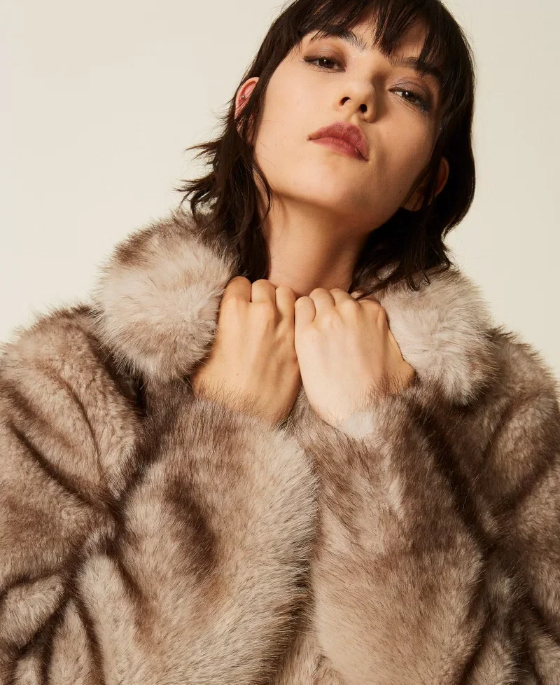 Veste courte en fausse fourrure