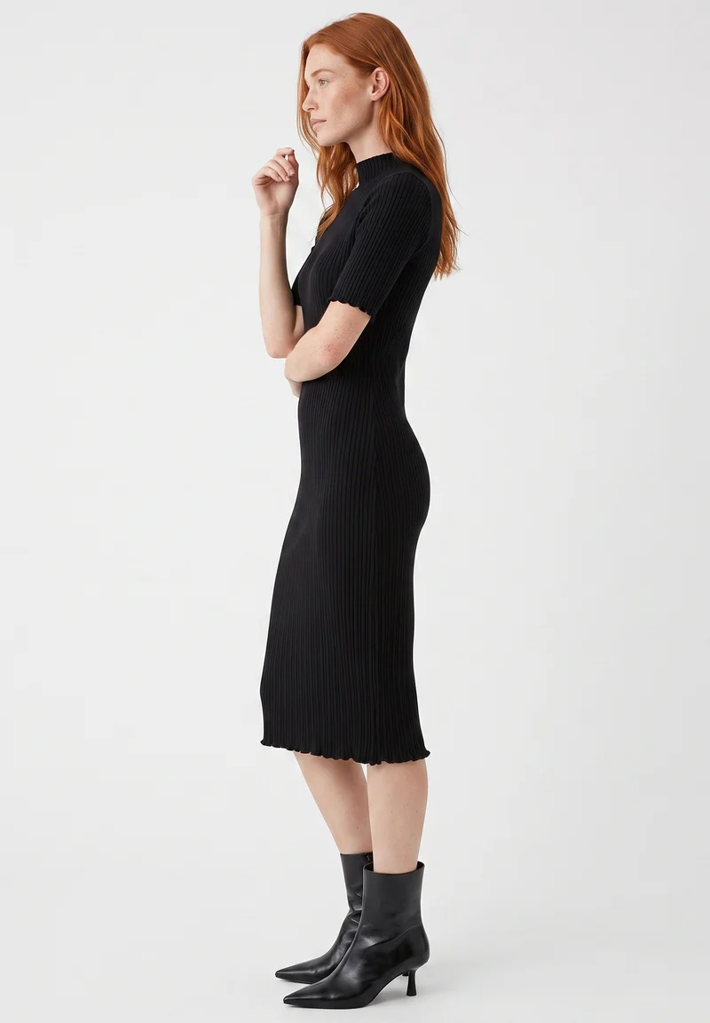 Kleid aus Bio-Baumwolle im Rippstrick