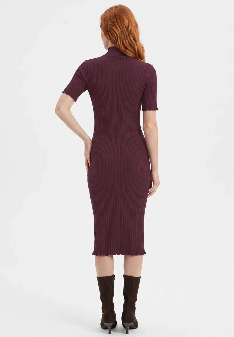Kleid aus Bio-Baumwolle im Rippstrick