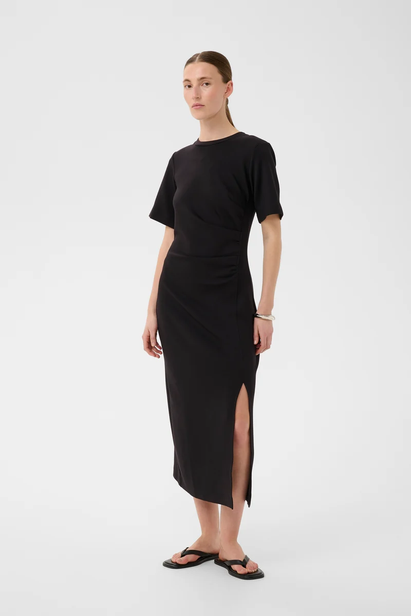 Robe Fari midi ajustée à fente discrète