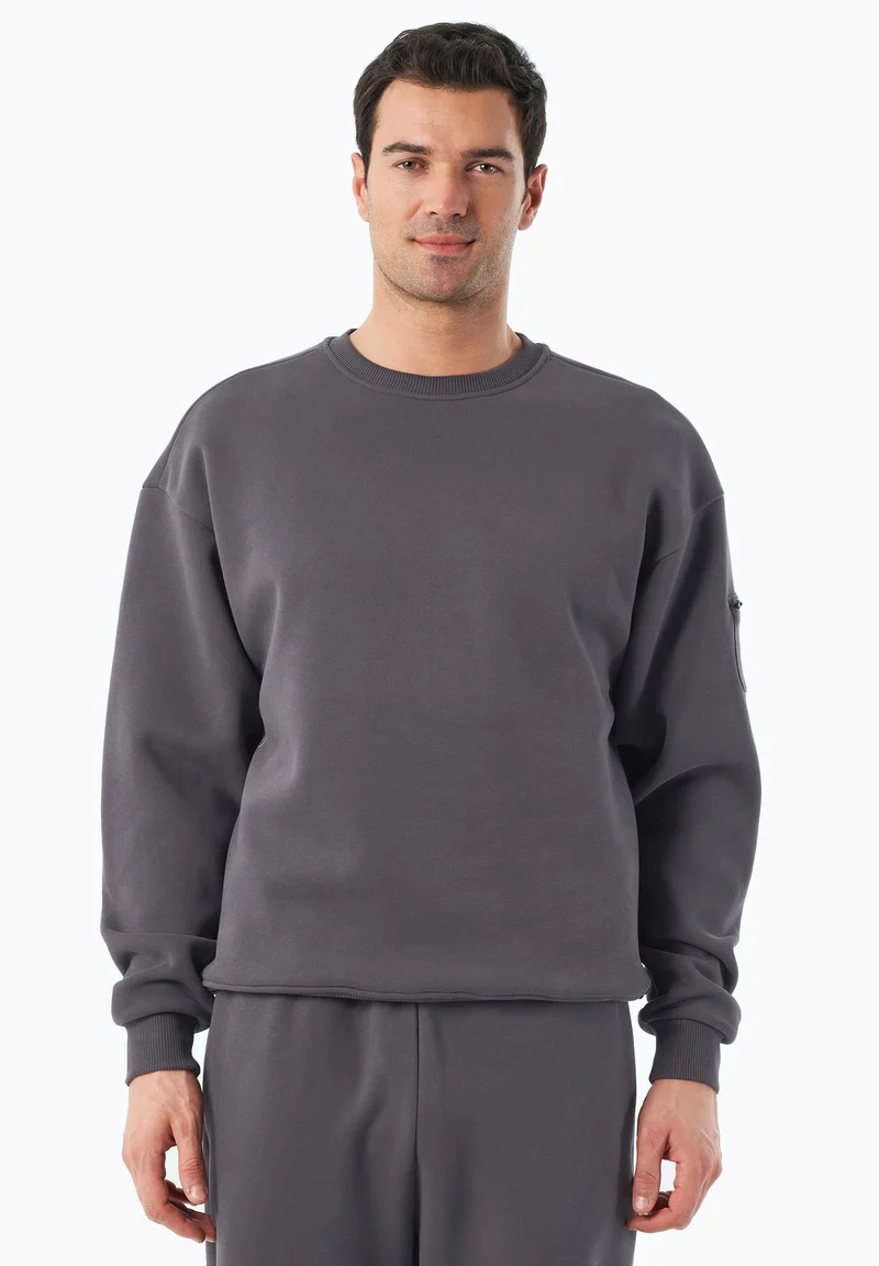 SAYLORR | Essentials Travel Unisex Sweatshirt aus Bio-Baumwolle und recyceltem Polyester