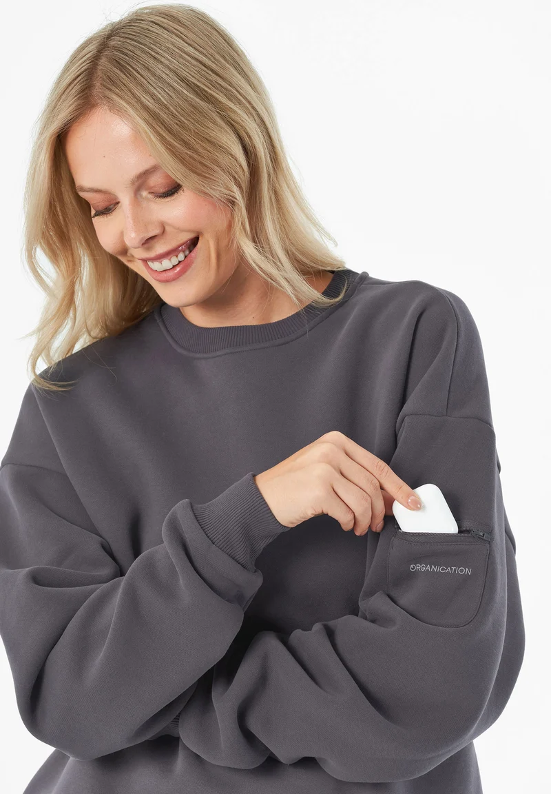 SAYLORR | Essentials Travel Unisex Sweatshirt aus Bio-Baumwolle und recyceltem Polyester
