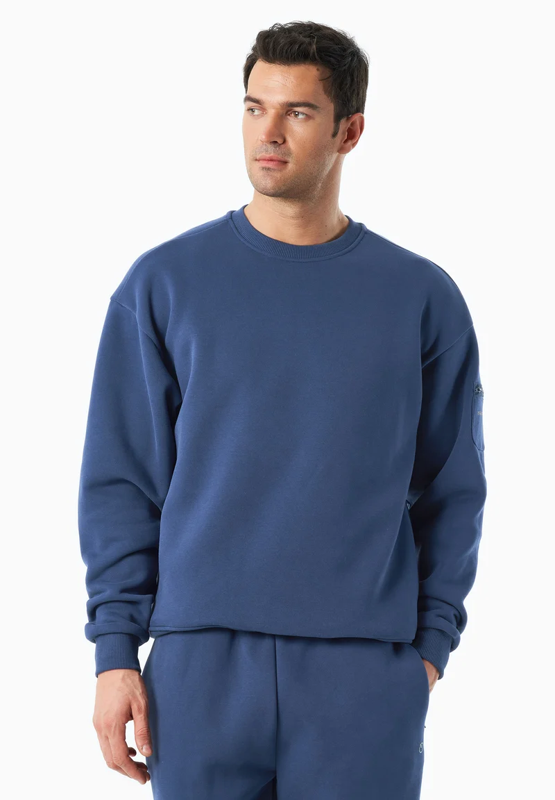 SAYLORR | Essentials Travel Unisex Sweatshirt aus Bio-Baumwolle und recyceltem Polyester