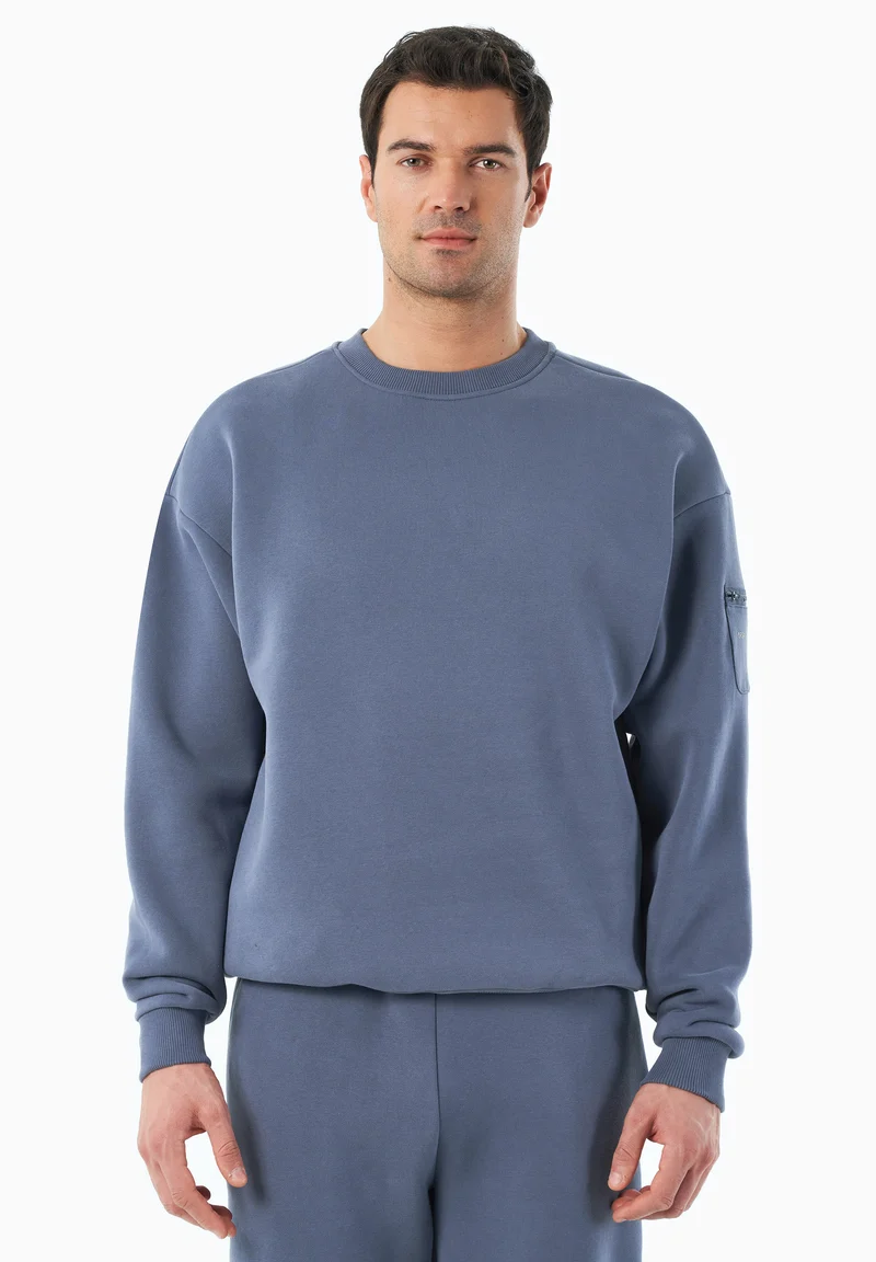 SAYLORR | Essentials Travel Unisex Sweatshirt aus Bio-Baumwolle und recyceltem Polyester
