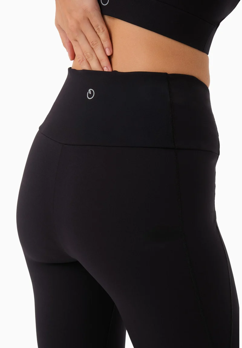 LESSLEY | Biker-Shorts aus recyceltem Polyamid