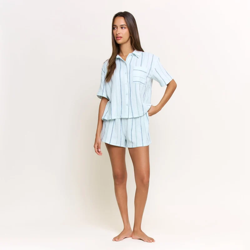 Ensemble pyjama à chemise boutonnée et short