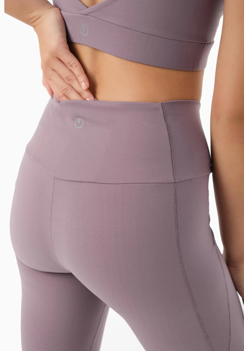 LAILLA | Capri-Leggings aus recyceltem Polyamid