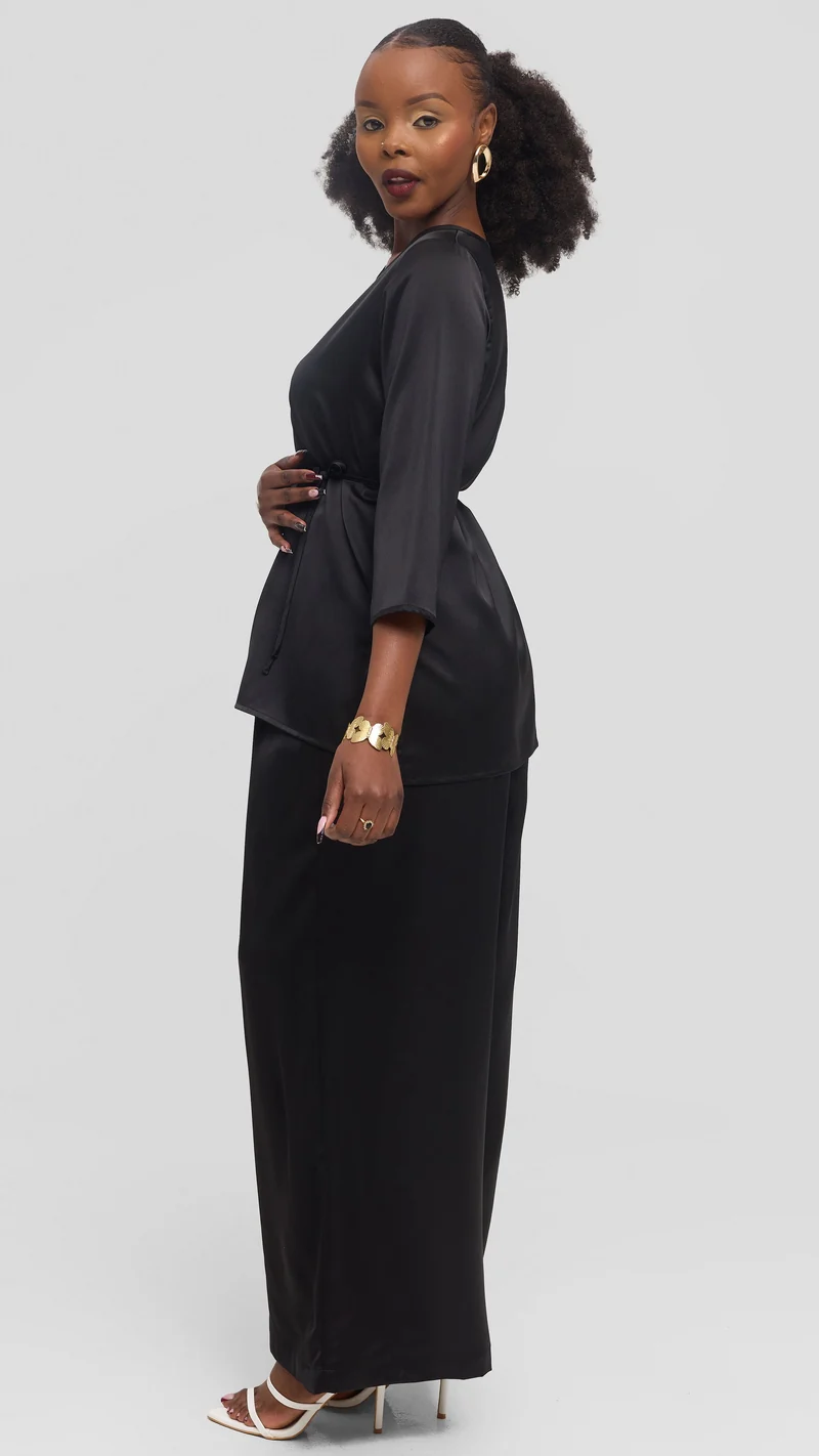 Vivo 3/4 Sleeve Side Slit Top in Satin - Black
