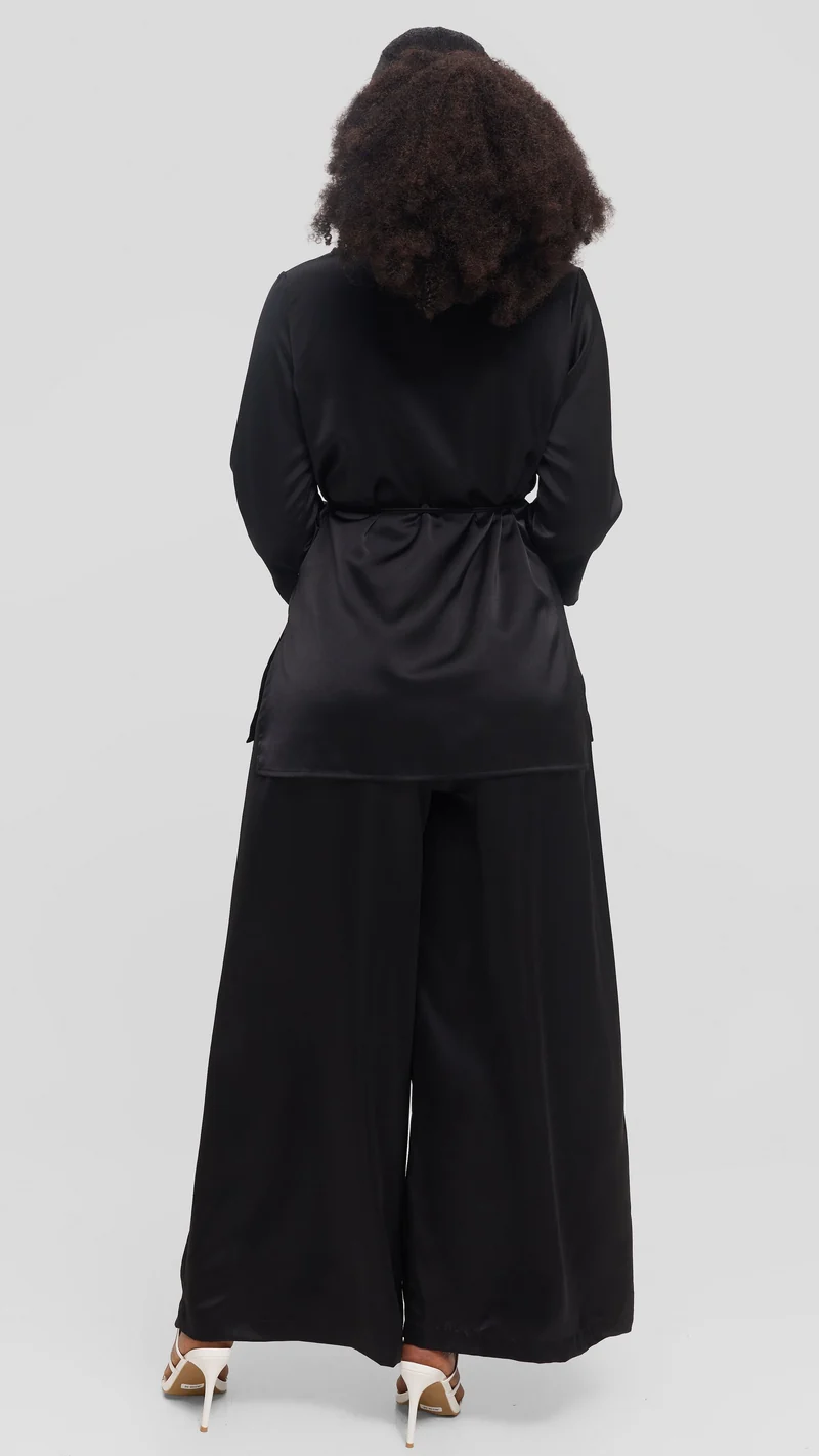 Vivo 3/4 Sleeve Side Slit Top in Satin - Black
