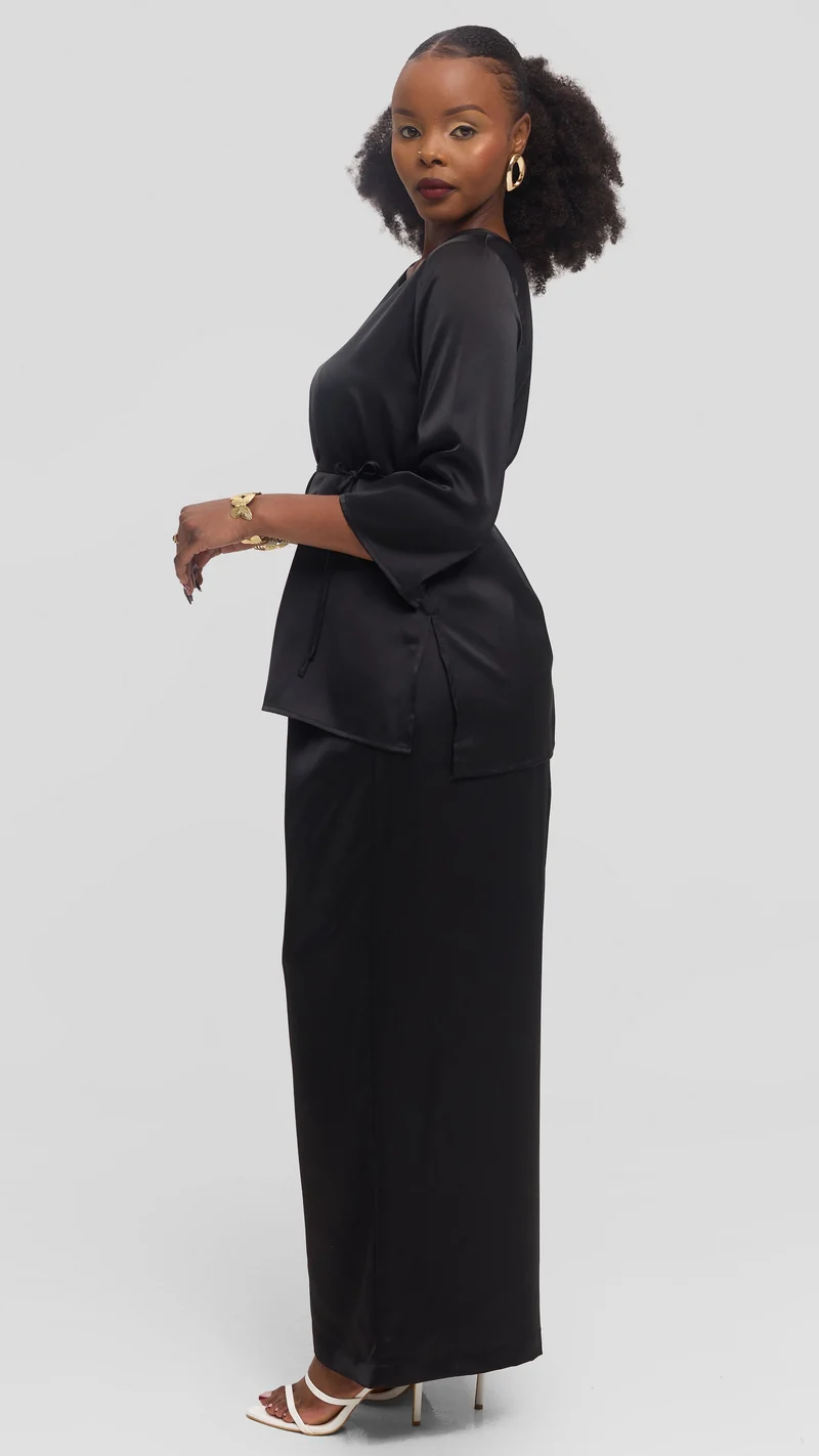 Vivo 3/4 Sleeve Side Slit Top in Satin - Black