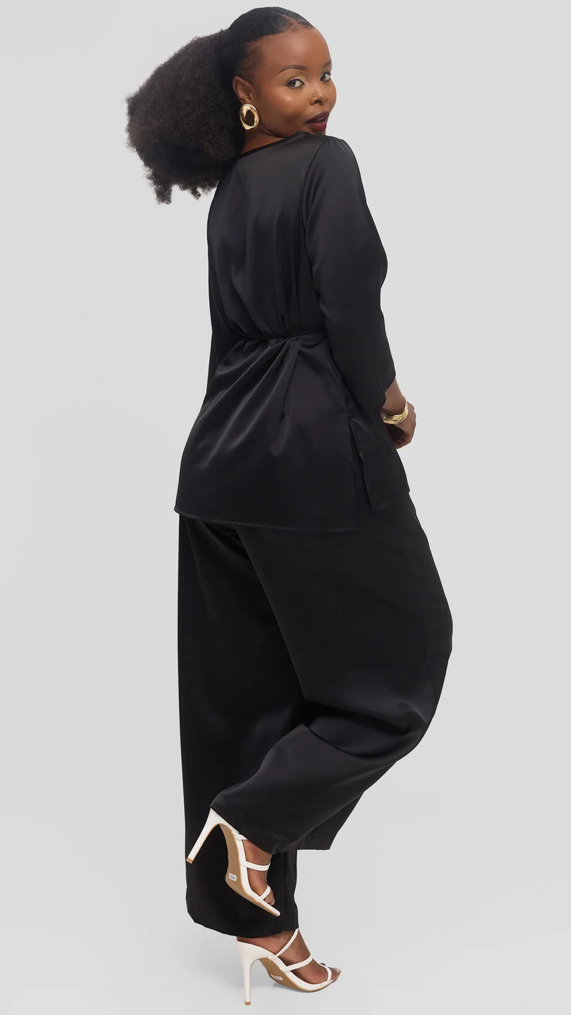 Vivo 3/4 Sleeve Side Slit Top in Satin - Black