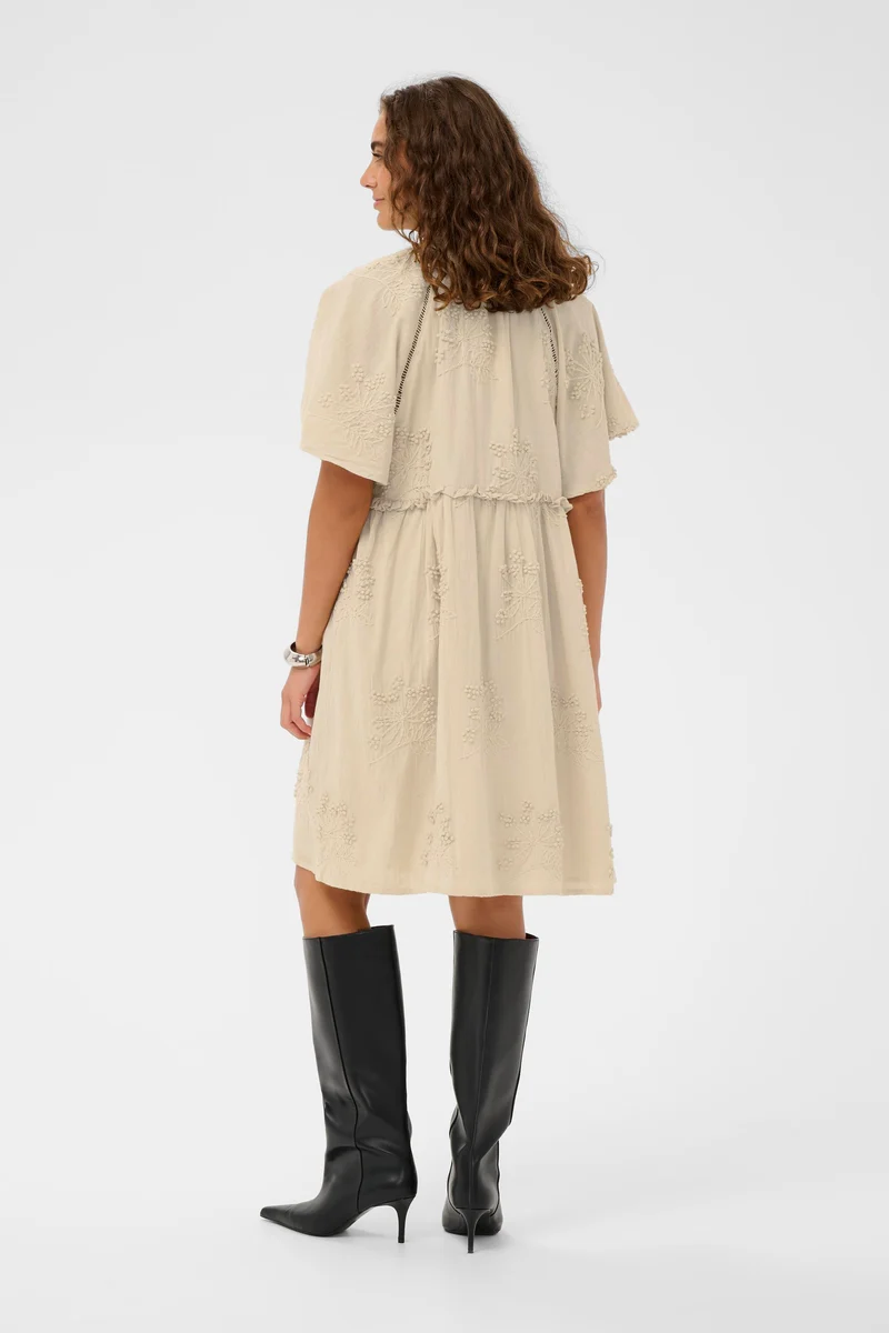 Robe fluide brodée à manches amples Jalia