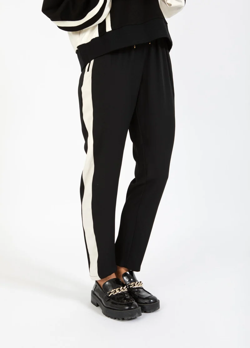Jogging style sportif avec bandes latérales