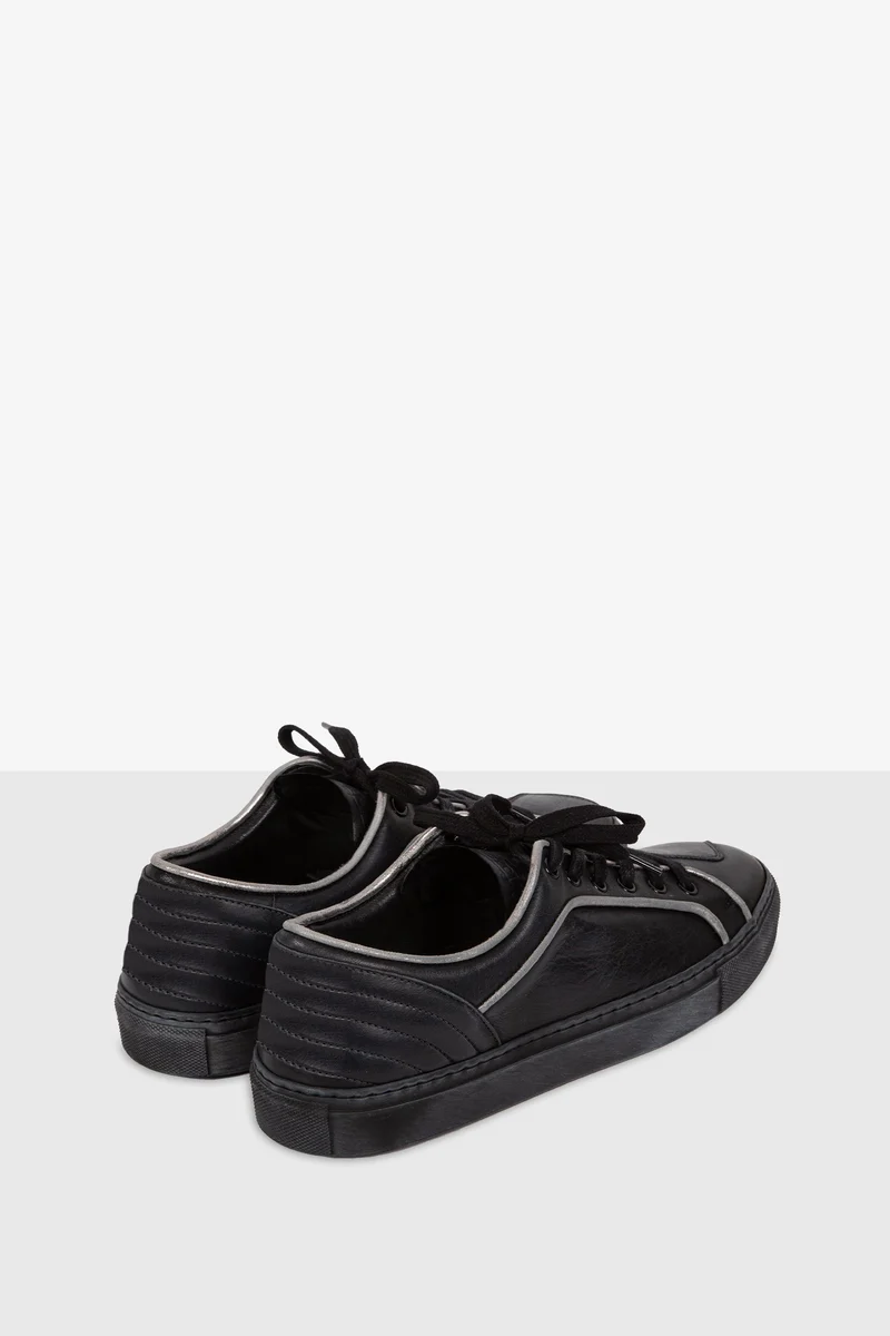 MODEL Y SNEAKERS BLACK