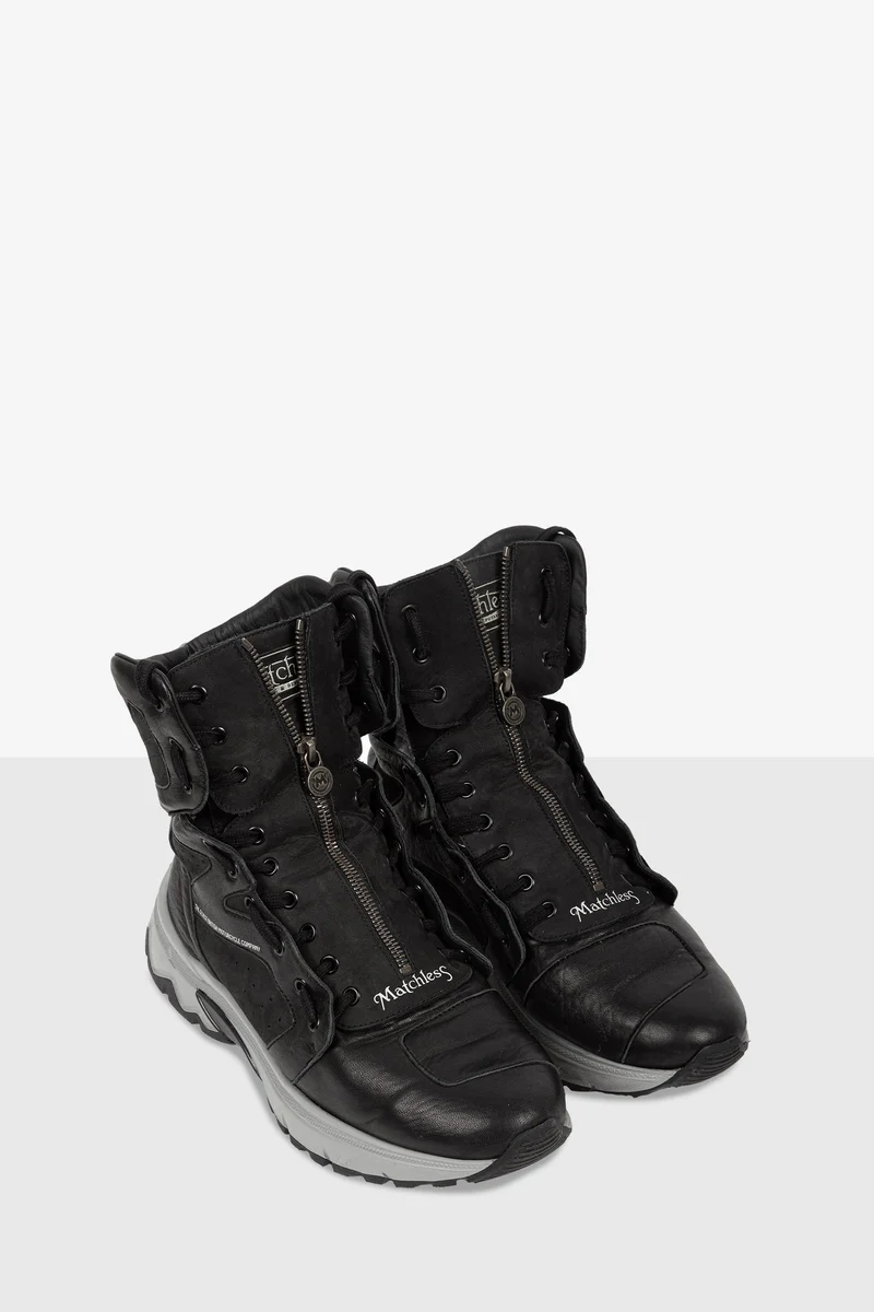 MODEL X HIKING BOOTS MAN