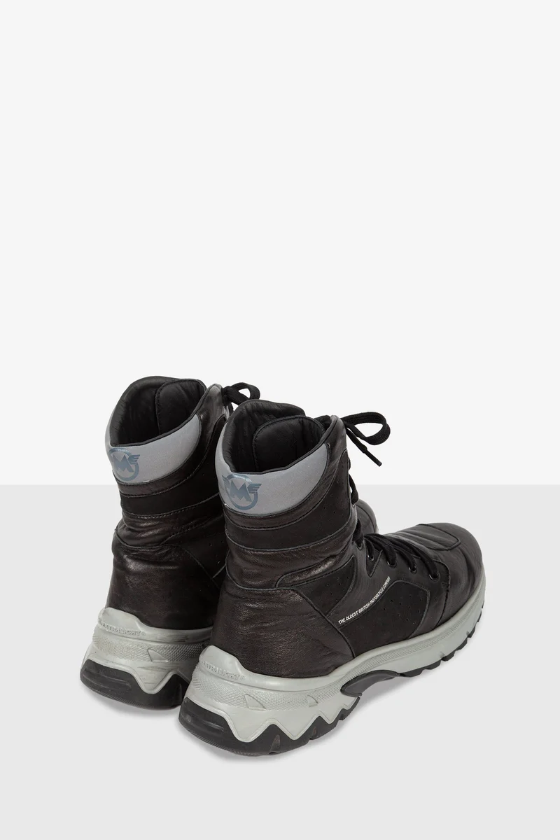 MODEL X HIKING BOOTS MAN