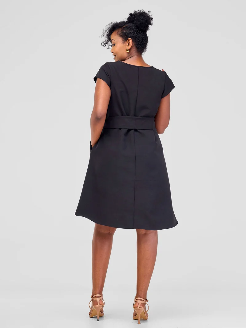 Vivo Pendo Cap Sleeve Tent Knee Length Dress - Black