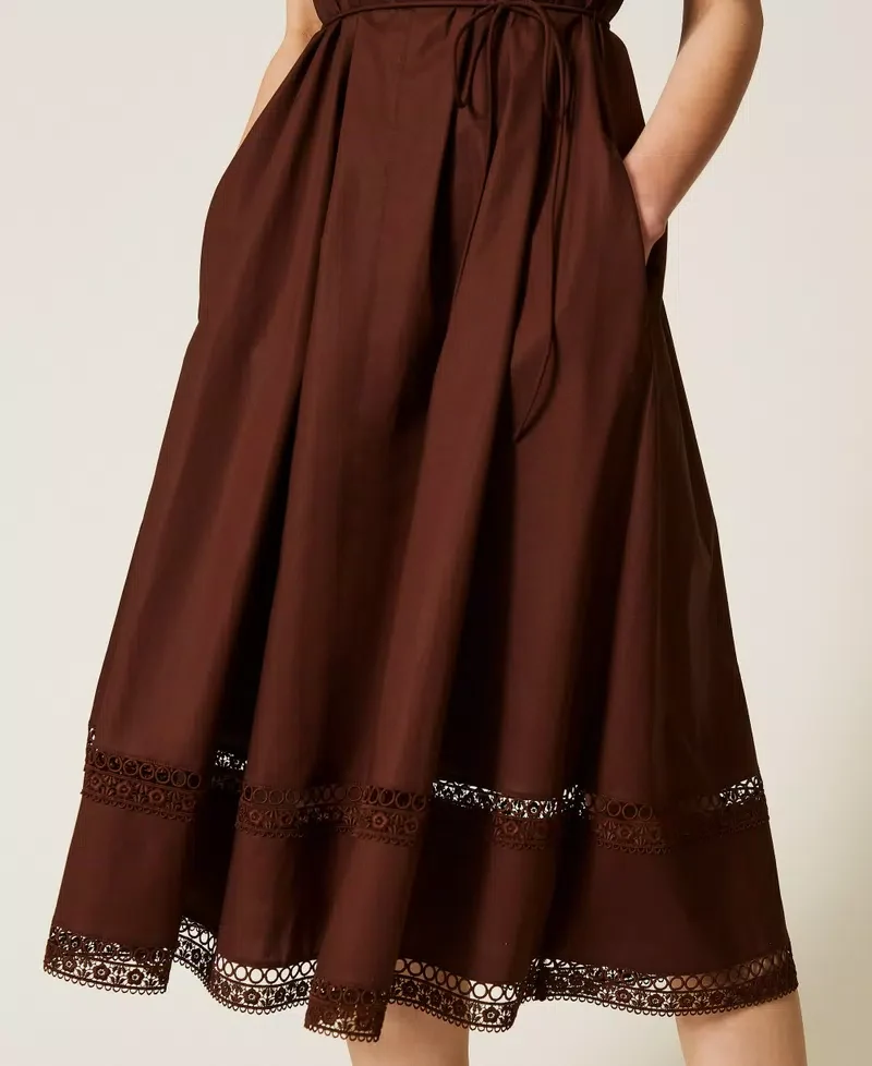 Robe midi ceinturée à broderies ajourées