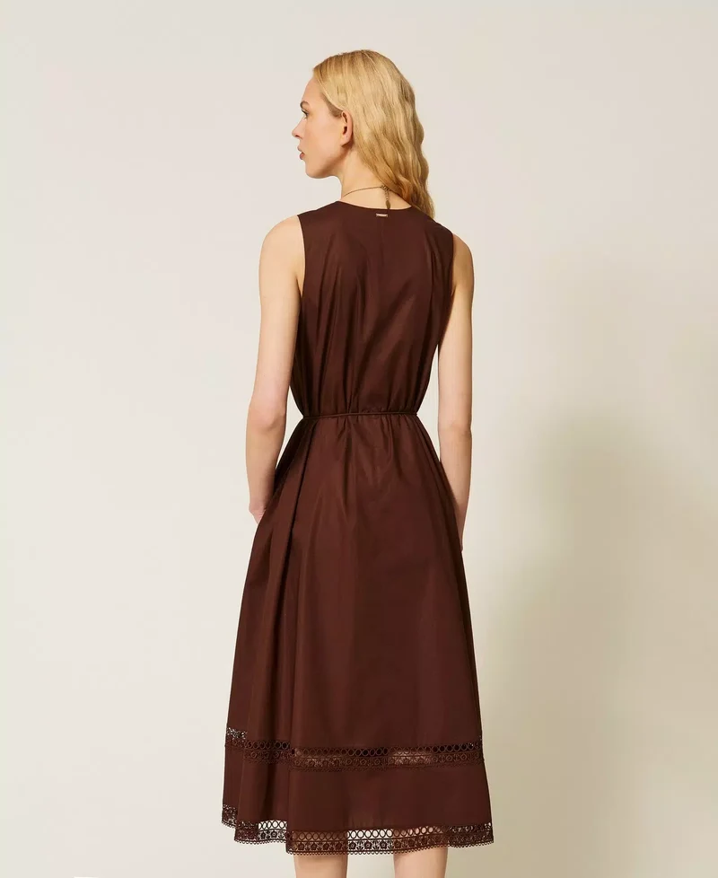 Robe midi ceinturée à broderies ajourées