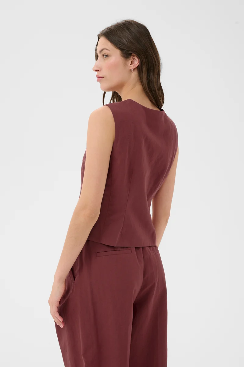 Veston Benitta sans manches et boutonné
