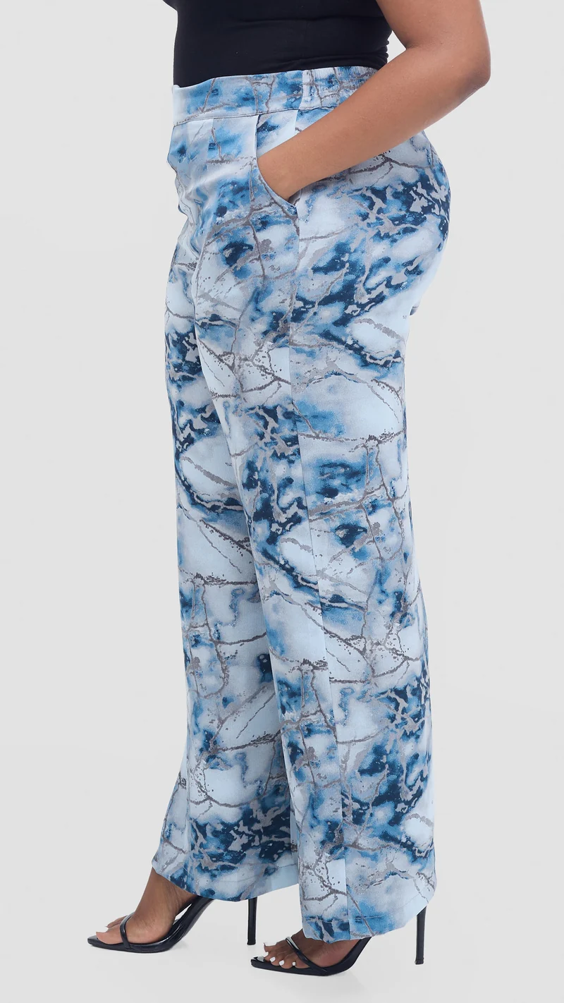 Vivo Maisha Straight Leg Pants in Crepe - Navy / Grey Print