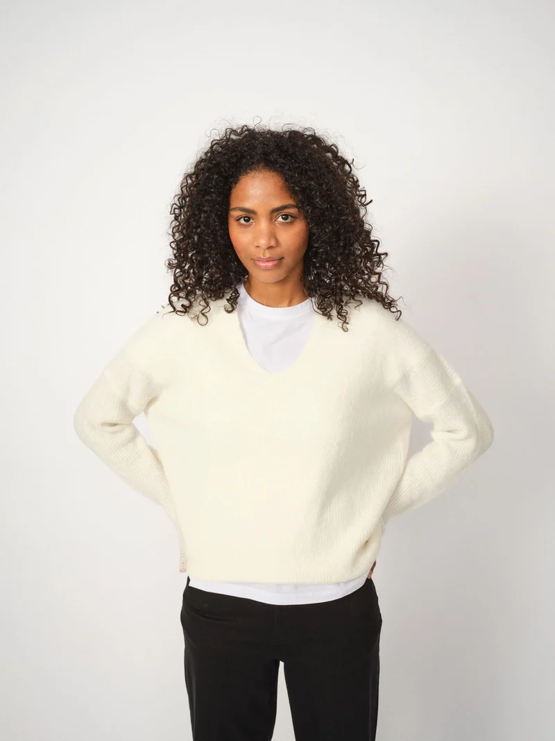 Pull en laine avec col V Thora