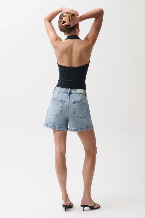 Short Aoki en denim à coupe évasée