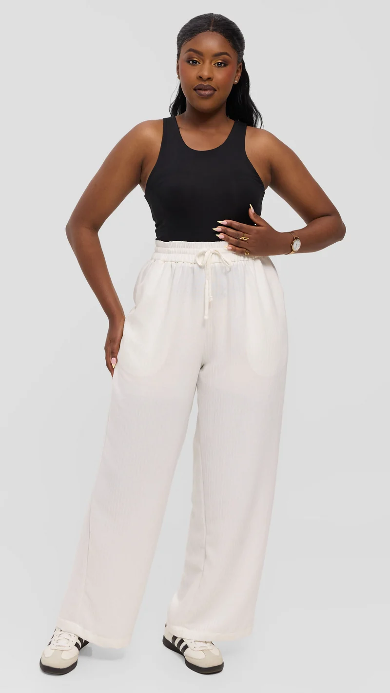 Vivo Drawstring Wide Leg Pants in Crepe - White