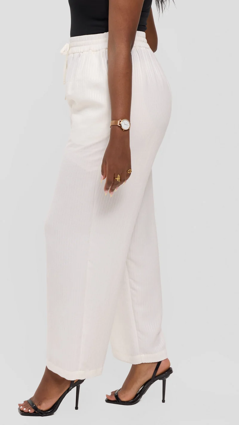 Vivo Drawstring Wide Leg Pants in Crepe - White