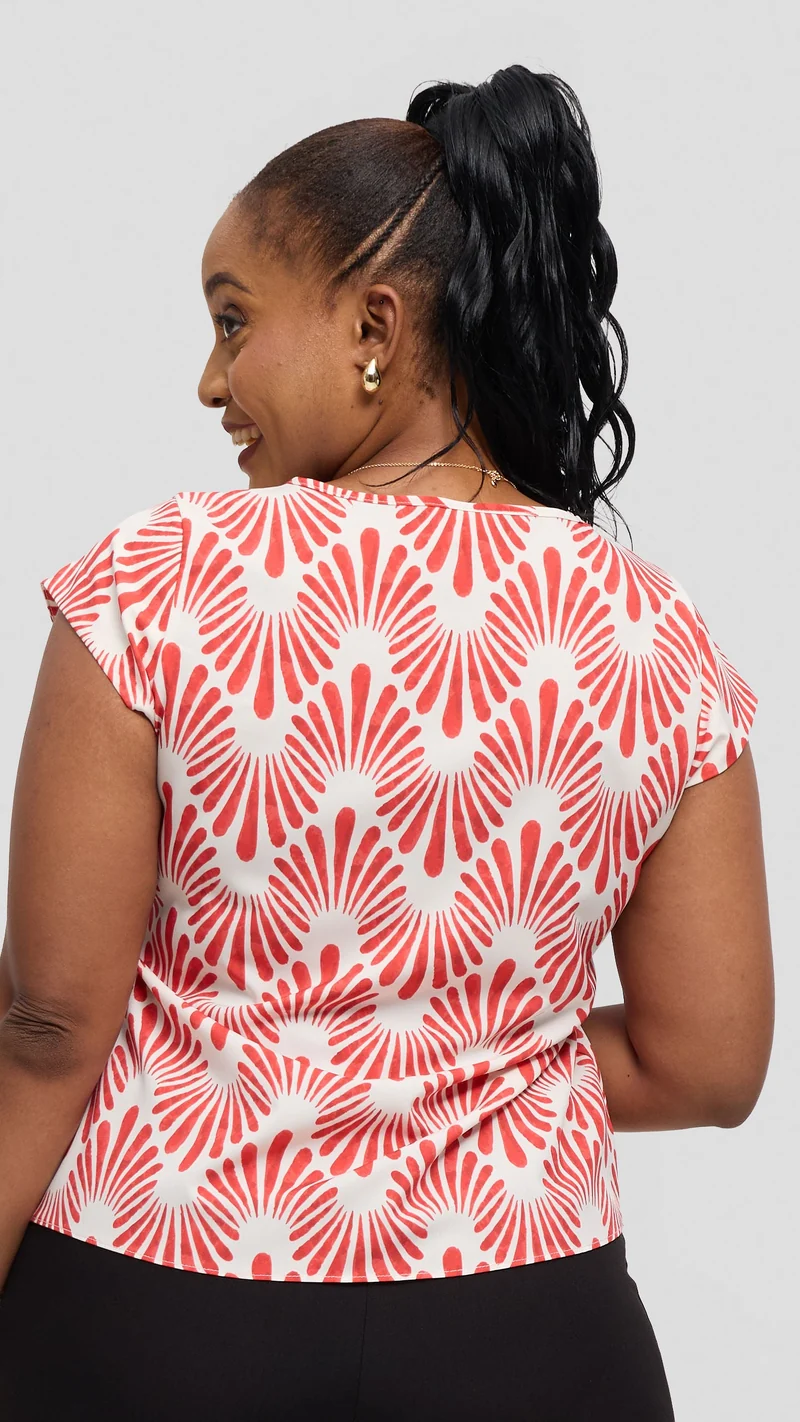 Vivo Basic Cap Sleeve Top in Crepe - Off White / Red Witu Print