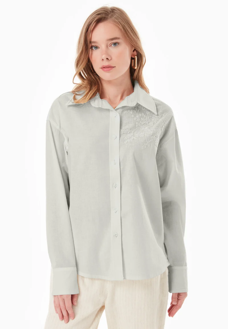 Bluse aus Bio-Baumwolle und Leinen mit Bestickung