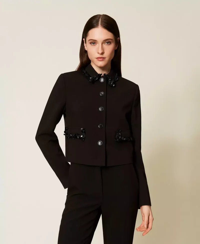 Blazer court en crêpe avec paillettes