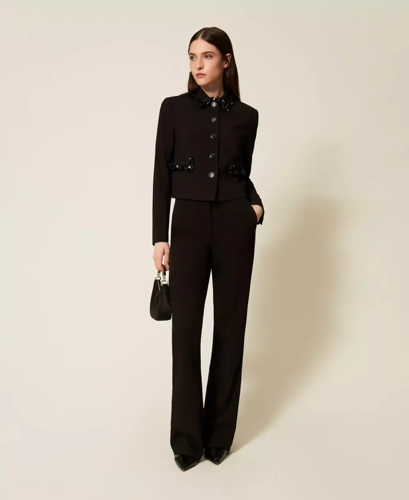 Blazer court en crêpe avec paillettes