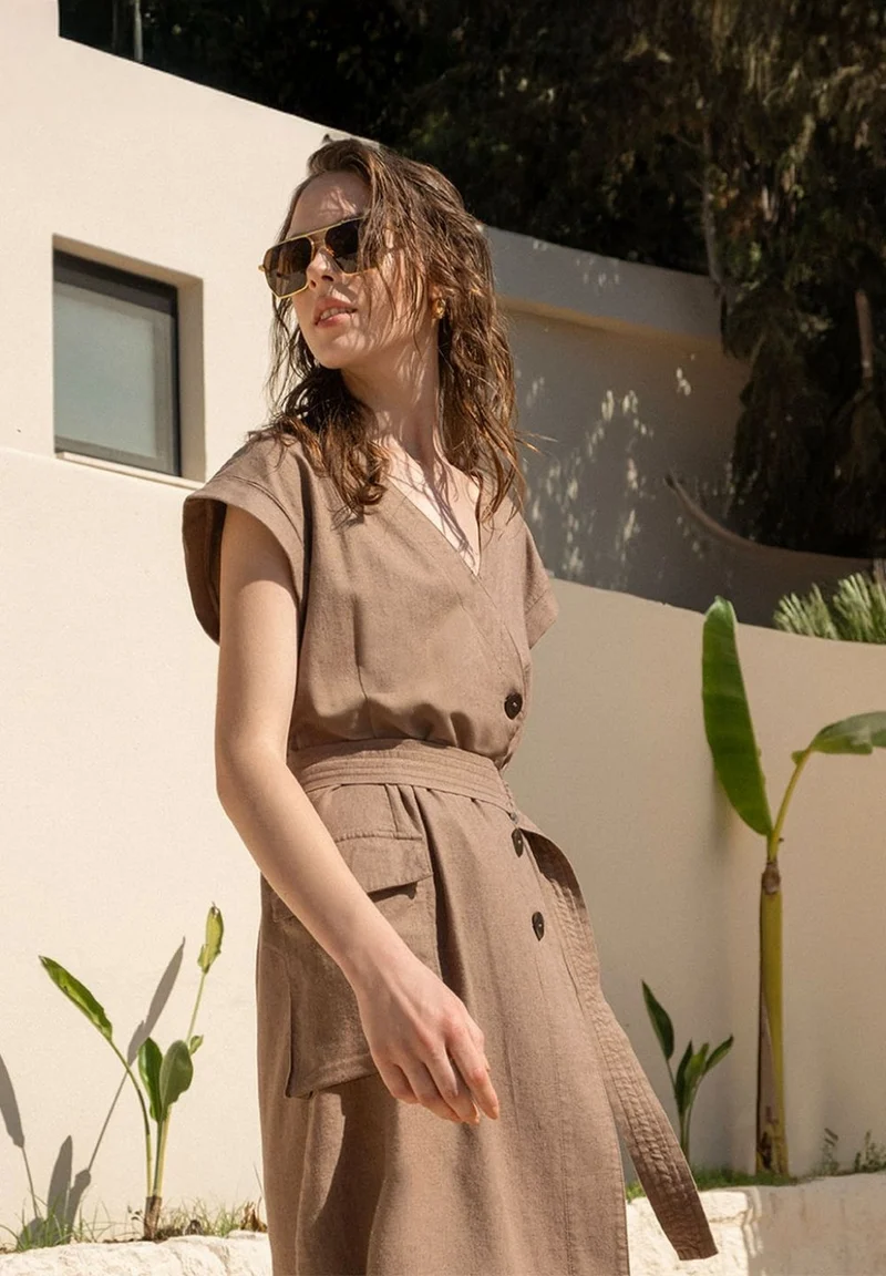 Kleid aus LENZING™ ECOVERO™ und Leinen