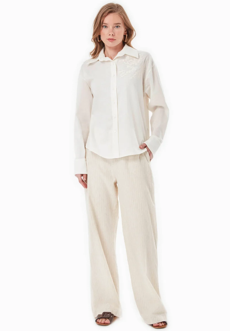 Bluse aus Bio-Baumwolle und Leinen mit Bestickung