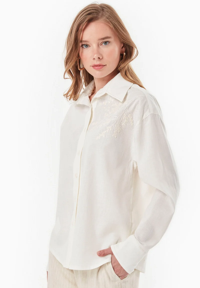 Bluse aus Bio-Baumwolle und Leinen mit Bestickung