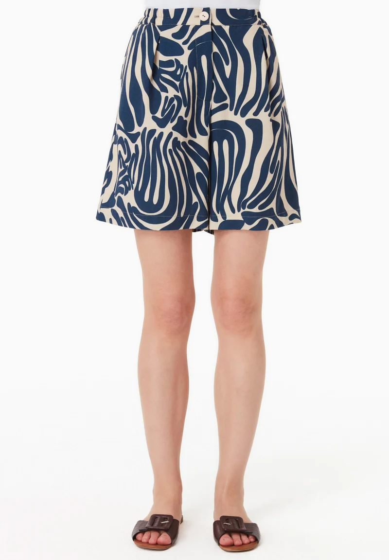 Shorts aus LENZING™ ECOVERO™ mit Muster
