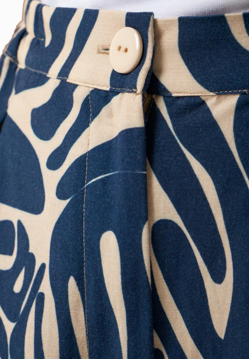 Shorts aus LENZING™ ECOVERO™ mit Muster