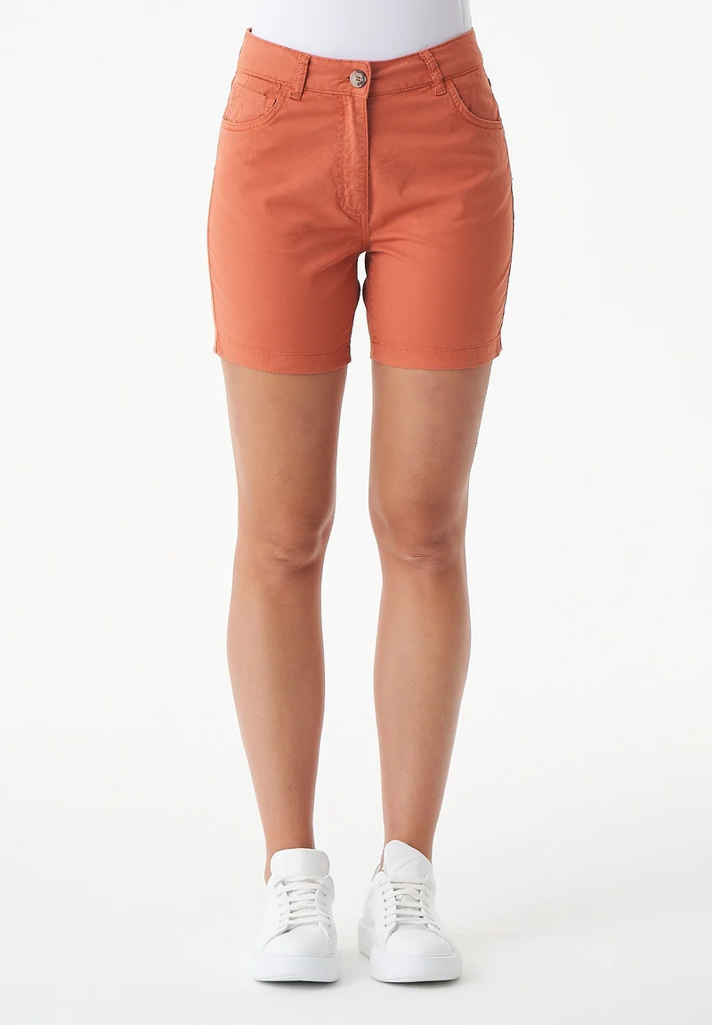 Slim-Fit Shorts aus Bio-Baumwolle
