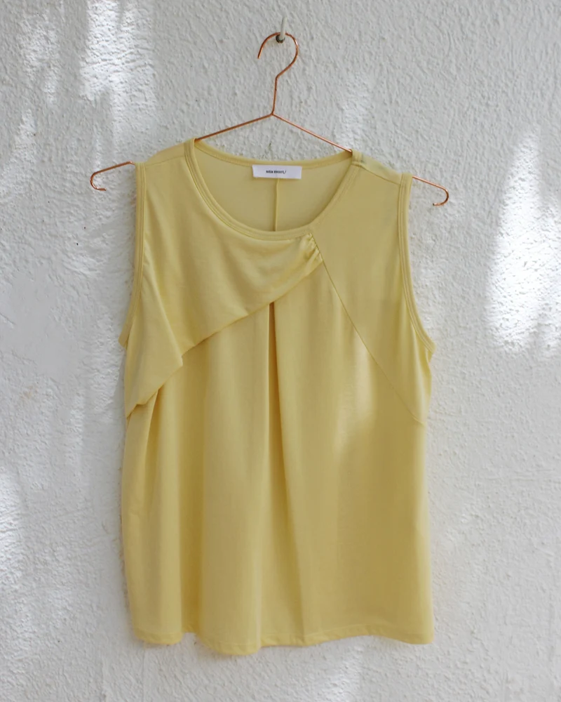 Camisole avec rabat et lignes marquées
