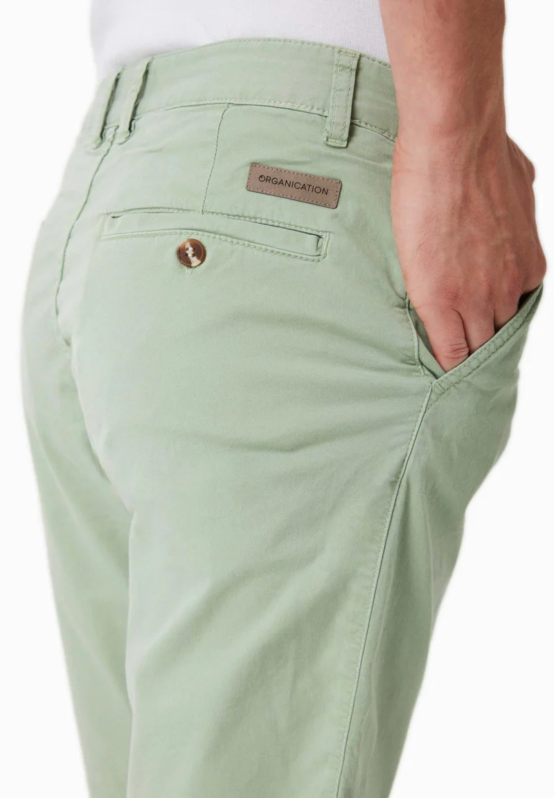 Slim-Fit Shorts aus Bio-Baumwolle