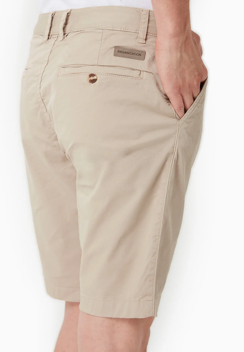 Slim-Fit Shorts aus Bio-Baumwolle