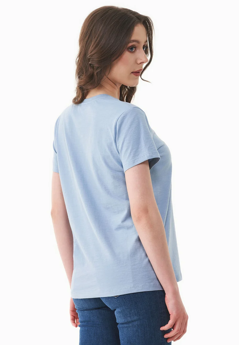 Basic T-Shirt aus Bio-Baumwolle mit V-Ausschnitt