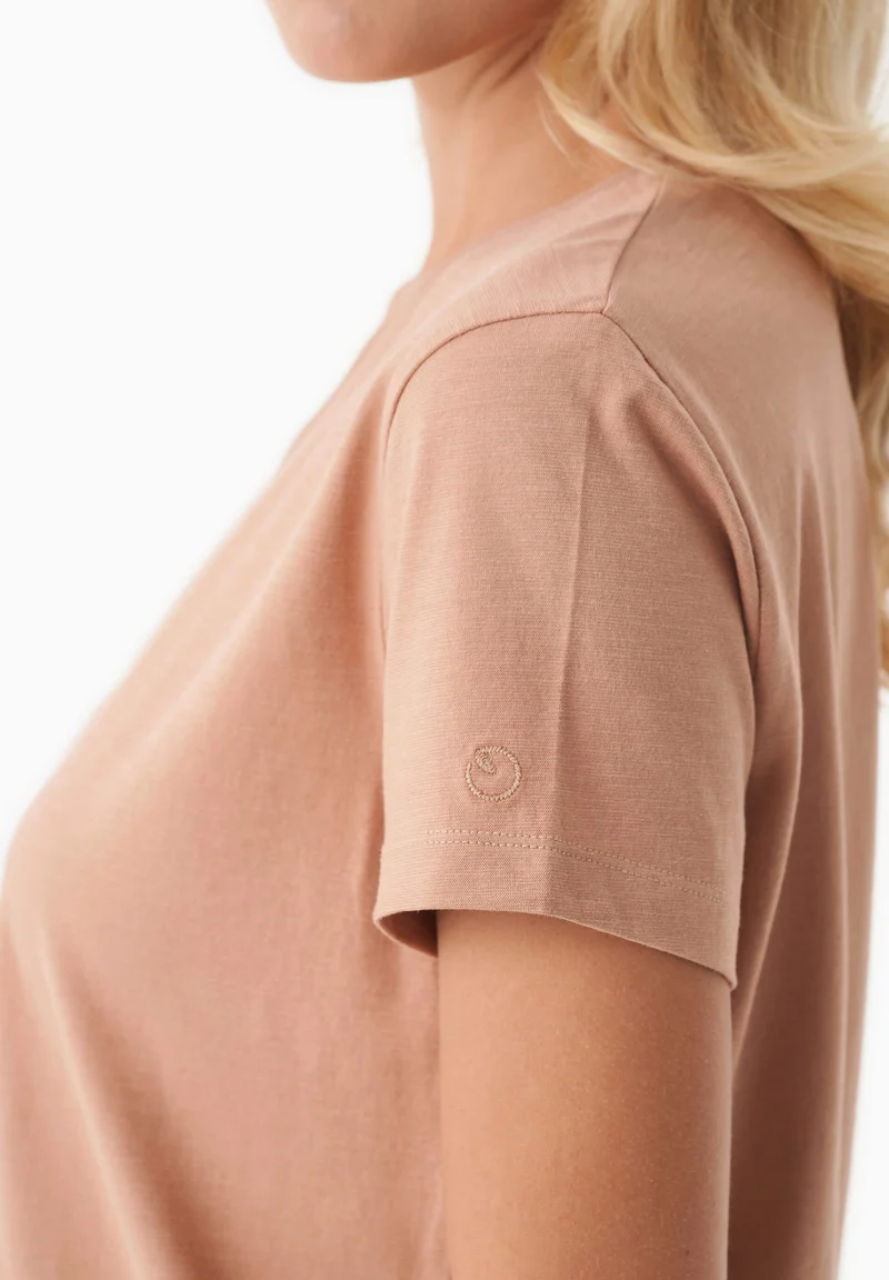 Basic T-Shirt aus Bio-Baumwolle mit V-Ausschnitt