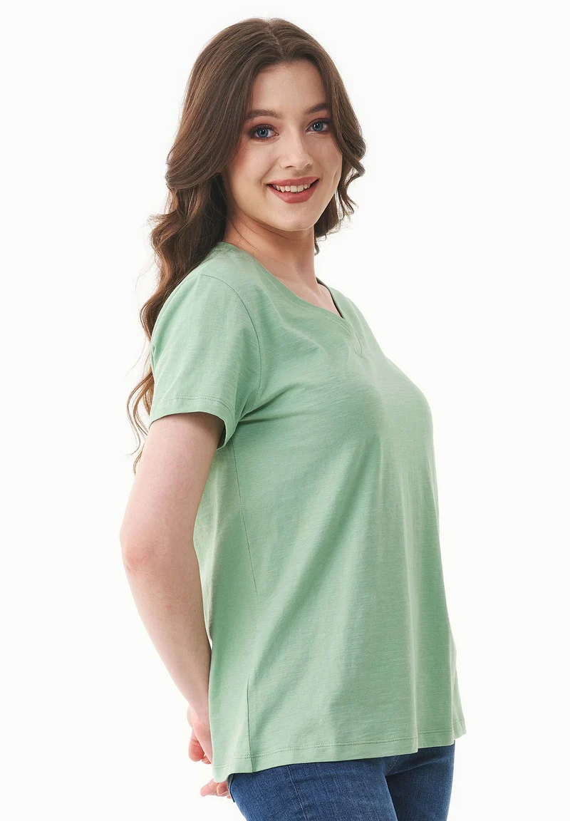 Basic T-Shirt aus Bio-Baumwolle mit V-Ausschnitt