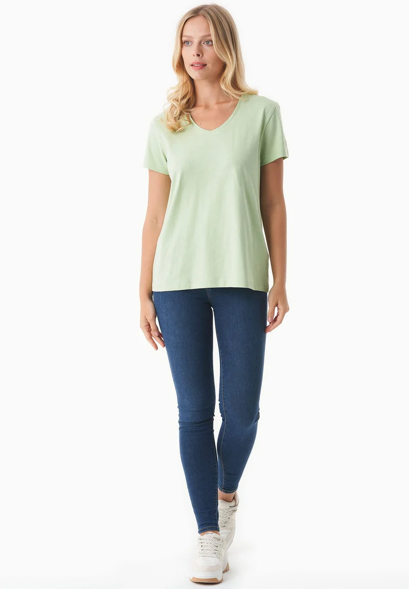 Basic T-Shirt aus Bio-Baumwolle mit V-Ausschnitt