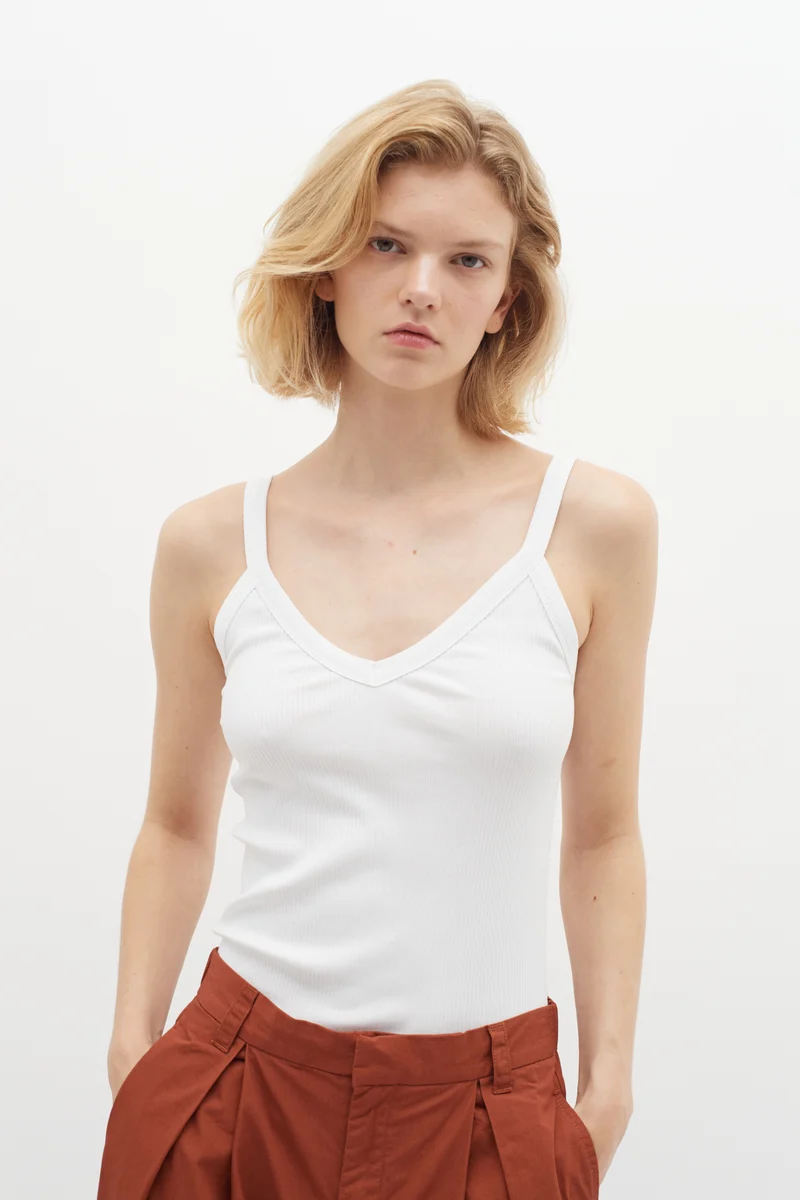 Camisole côtelée avec col V Dagna