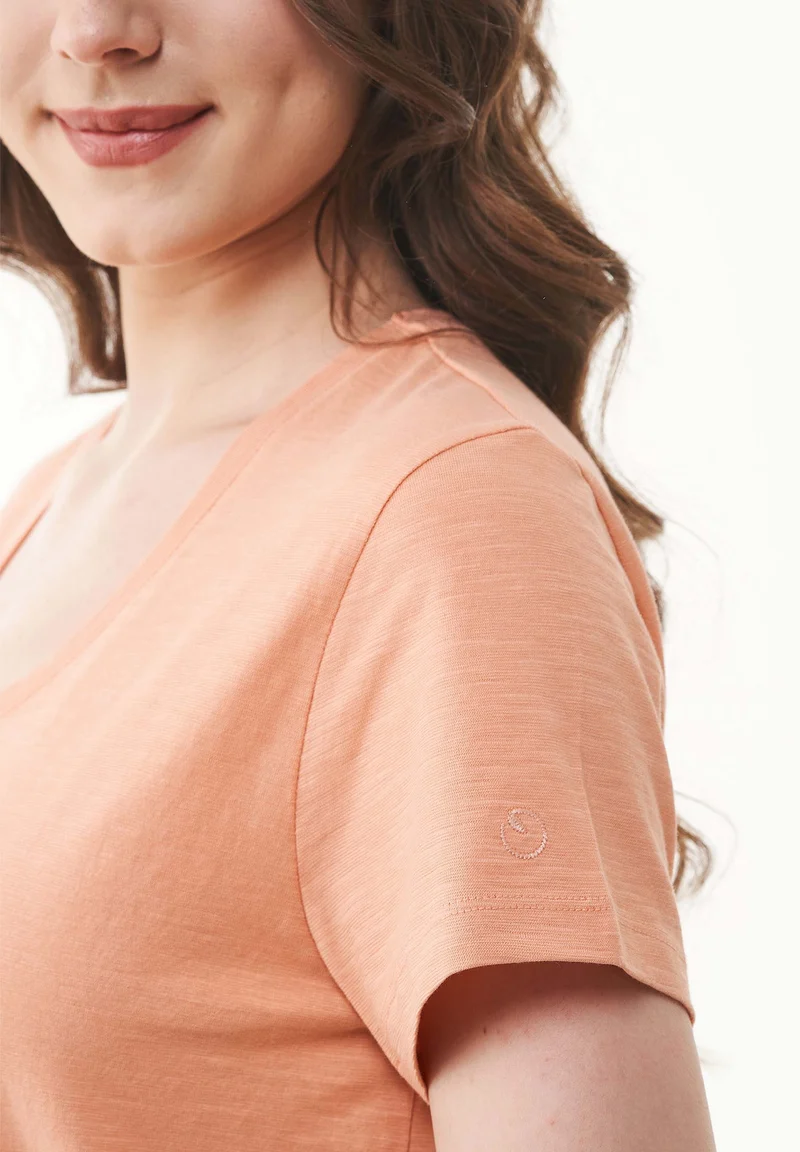 Basic T-Shirt aus Bio-Baumwolle mit V-Ausschnitt