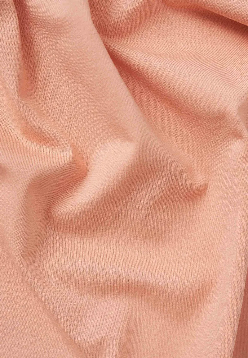 Basic T-Shirt aus Bio-Baumwolle mit V-Ausschnitt