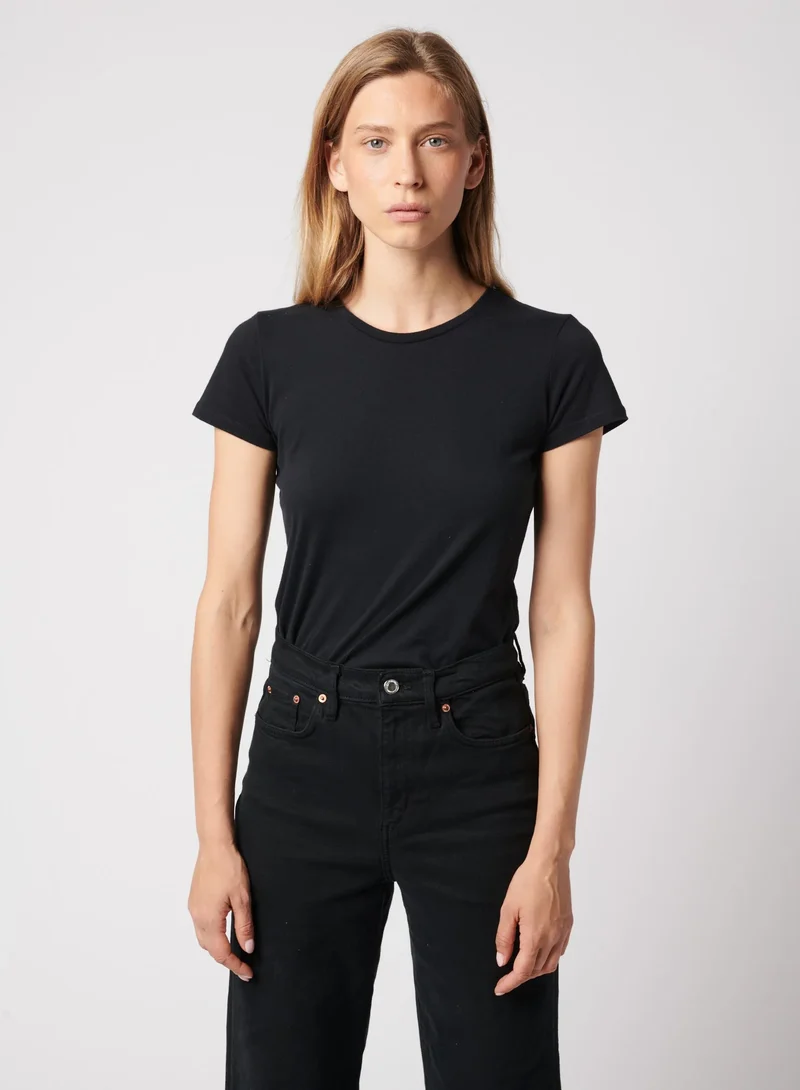 Soft touch T-shirt de base ajusté à col rond